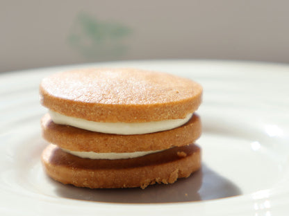 [Direct delivery from Hokkaido Japan] Hokkaido limited edition cream cheese sandwich double cream 5 pieces/9 pieces